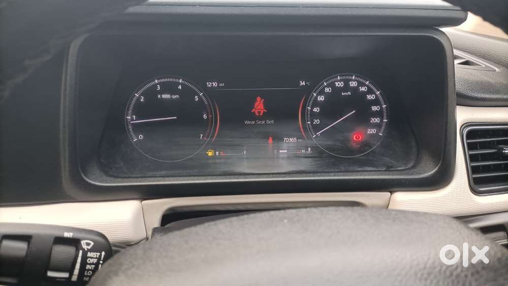 Mahindra Xuv700 2.0 Ax 3 Petrol Mt 5 Str, 2022, Petrol