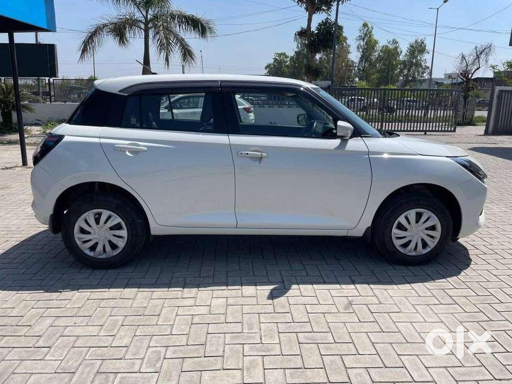 Maruti Suzuki Swift Vxi Optional, 2025, Petrol