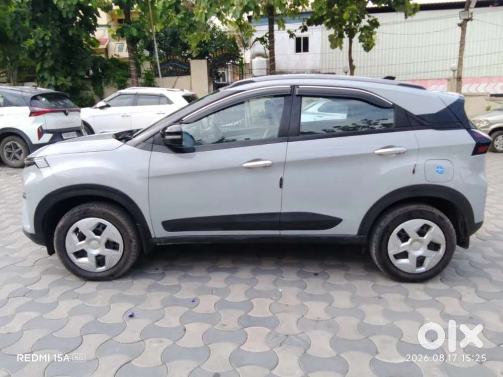 Tata Nexon, 2025, Petrol