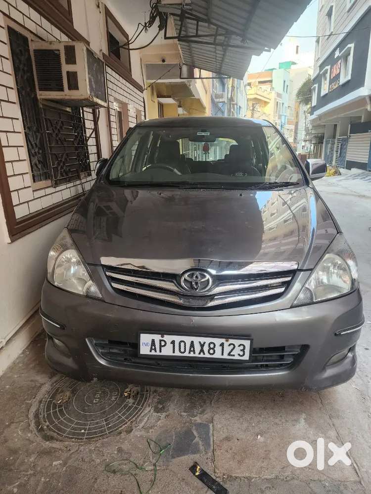 Toyota Innova 2011