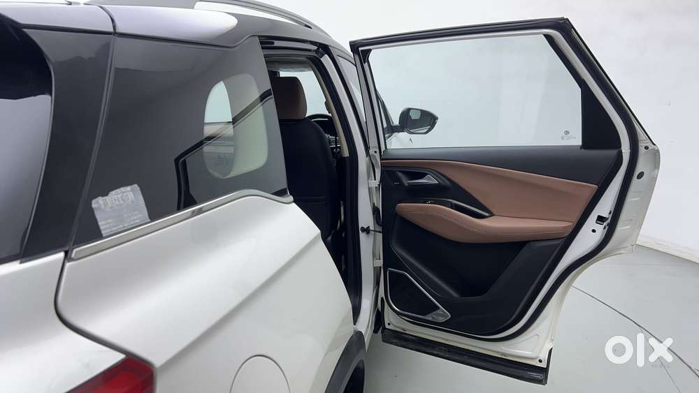 Mg Hector Plus Savvy Pro 1.5 Turbo Petrol Cvt 6 Str Dual Tone, 2023,..