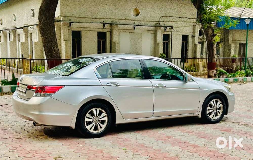 Honda Accord 2.4 Elegance Manual, 2012, Petrol