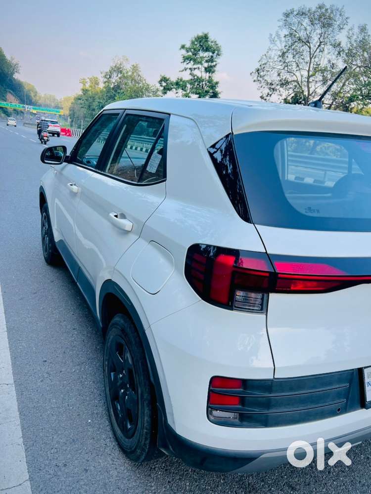 Hyundai Venue 2023 Petrol