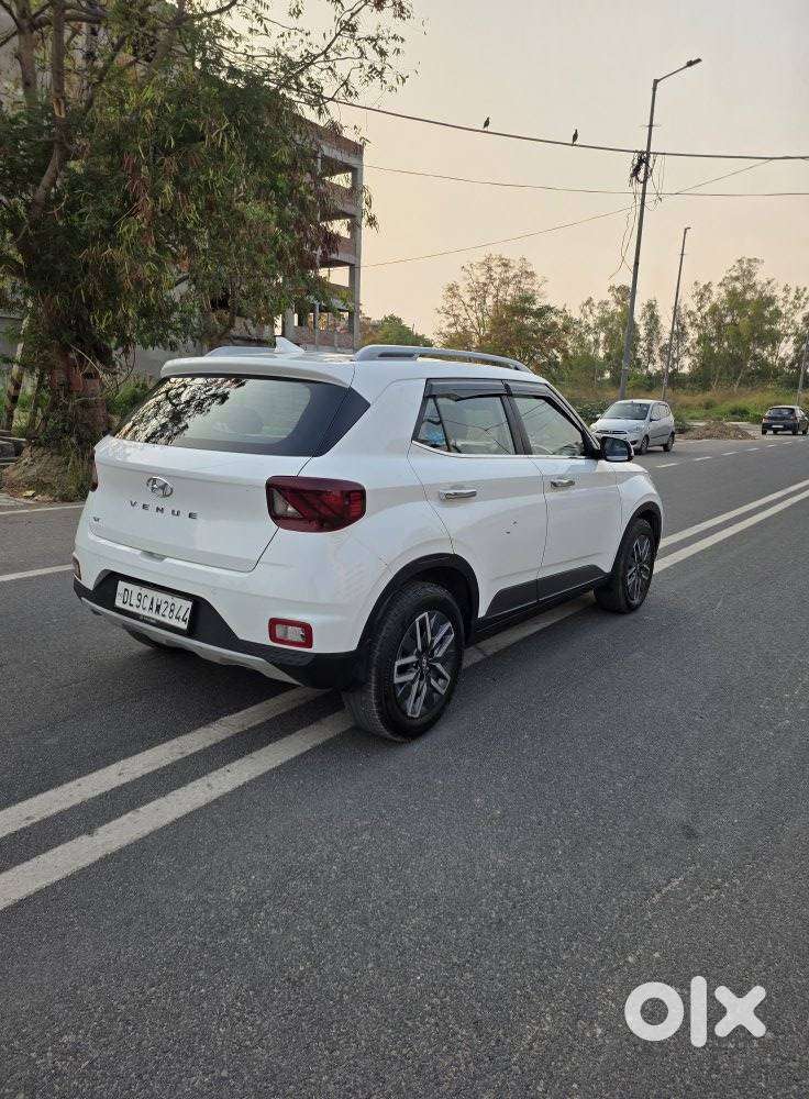 Hyundai Venue Sx (o) Mt 1.5 Diesel, 2021, Diesel