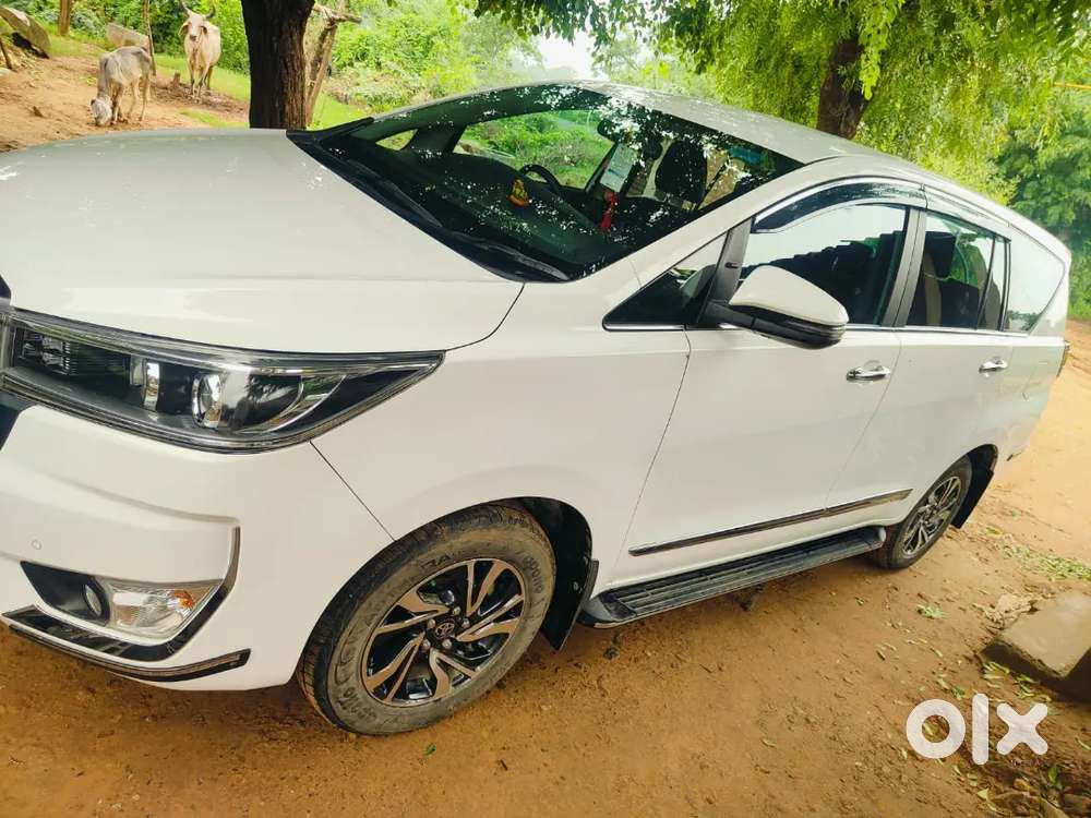 Toyota Innova Crysta 2025