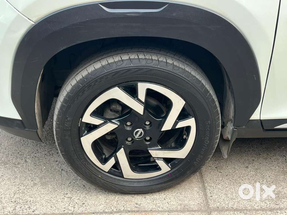 Nissan Magnite 1.0 Xv Premium, 2022, Petrol