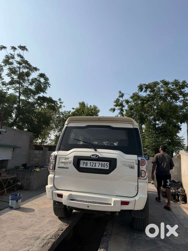 Mahindra Scorpio S6 2015