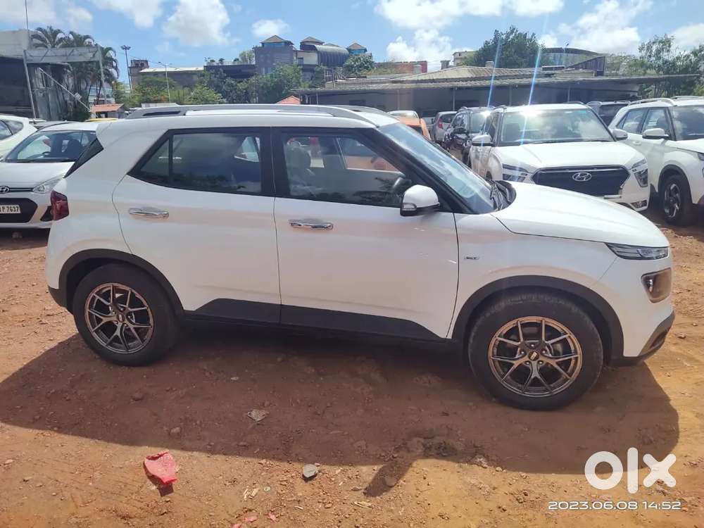 Hyundai Venue 2021 Petrol 53000 Km Driven