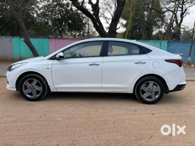 Hyundai Verna Sx 1.5 Petrol Ivt, 2022, Petrol
