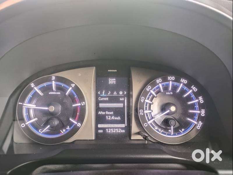 Toyota Innova Crysta 2.4 V, 2017, Diesel