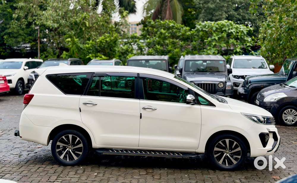 Toyota Innova Crysta 2.7 V, 2022, Petrol
