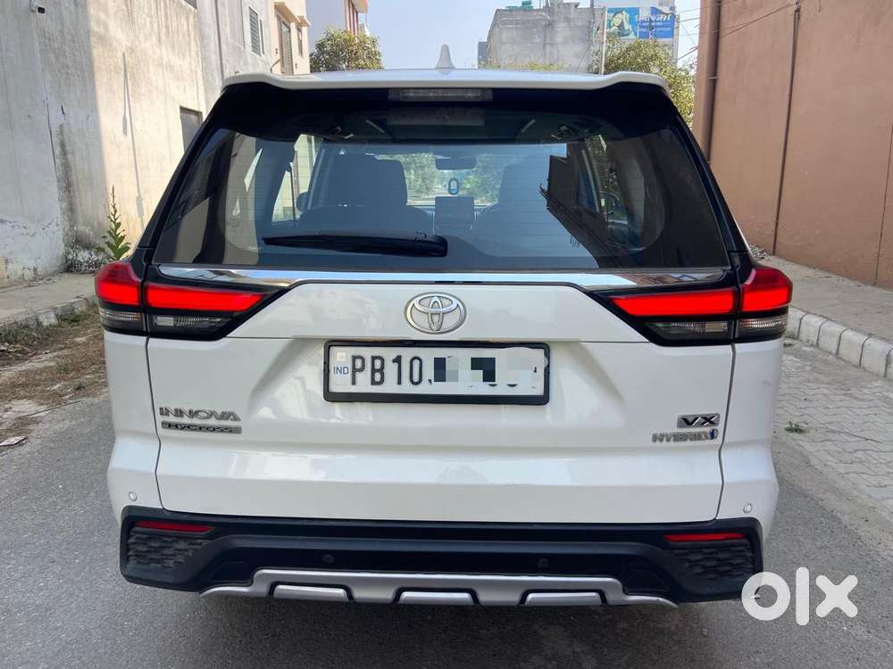 Toyota Innova Hycross 2.0 Vx (o) Hybrid 7 Str, 2024, Petrol
