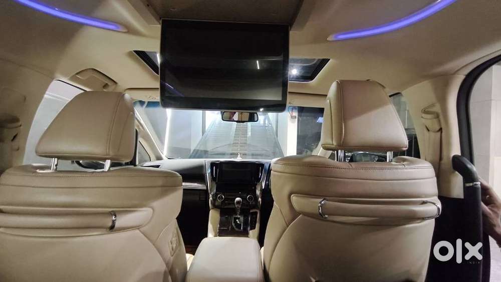 Toyota Vellfire 2.5 Executive Lounge, 2022, Petrol