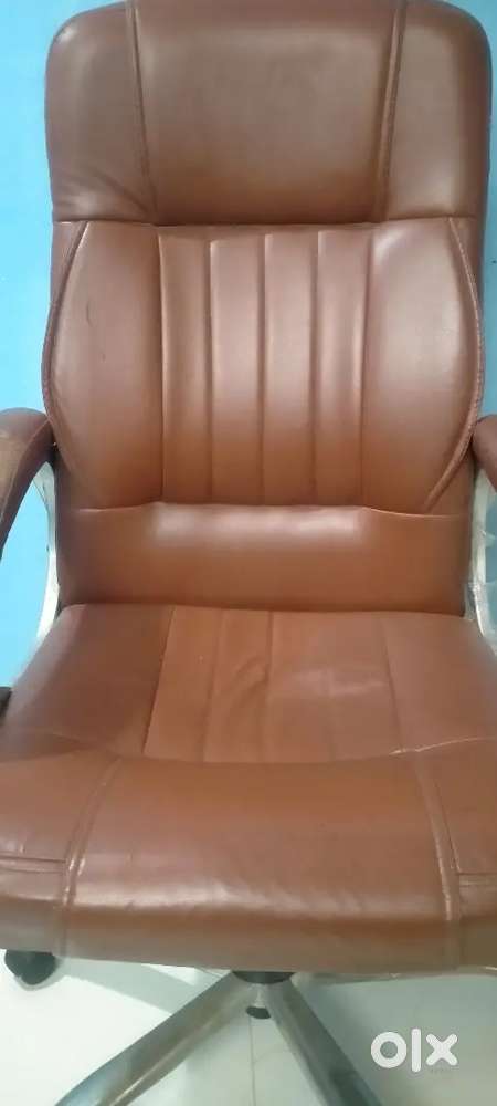 Revolving chair