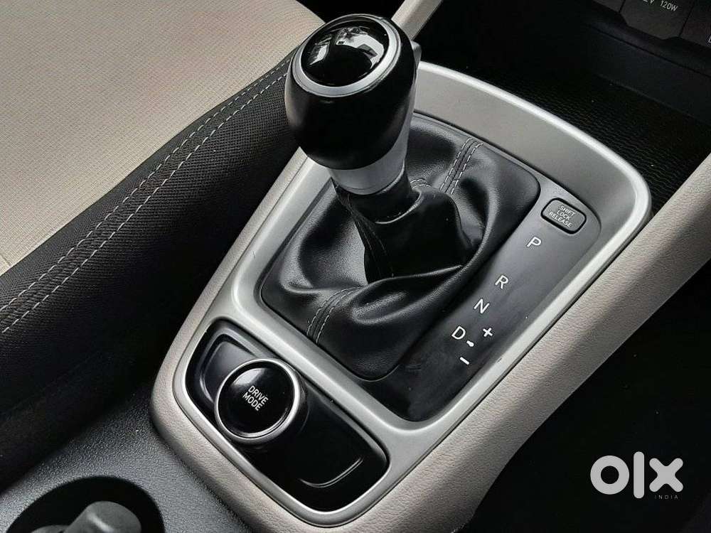 Hyundai Venue 1.0 S (o) Turbo Dct, 2023, Petrol