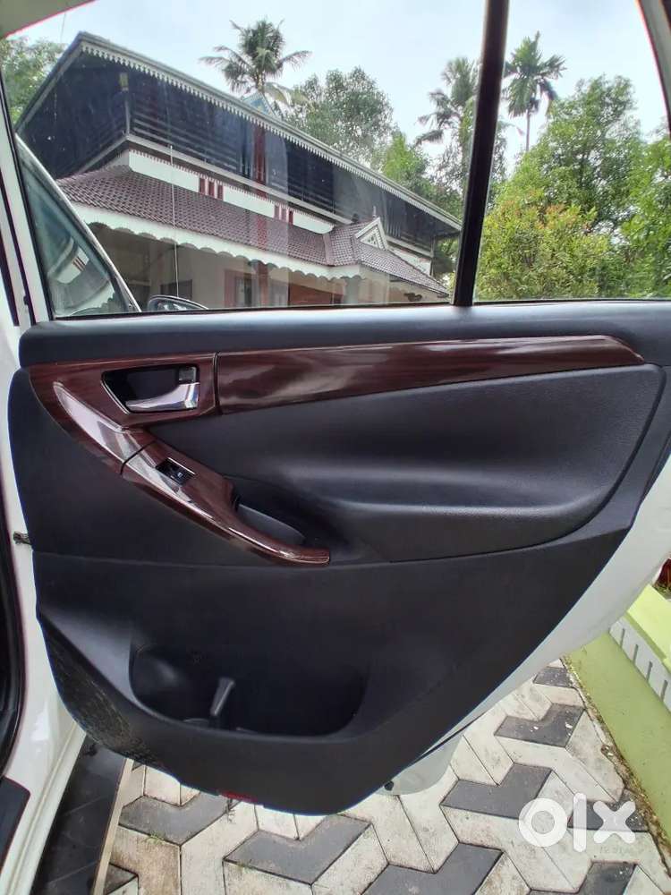 Toyota Innova Crysta 2016