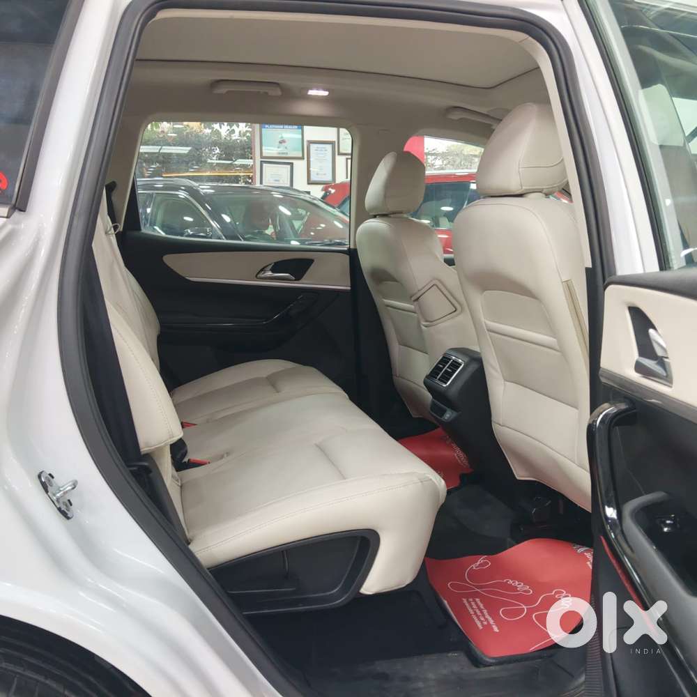 Mahindra Xuv700 2.0 Ax 7 Petrol At Luxury Pack Str, 2025, Petrol