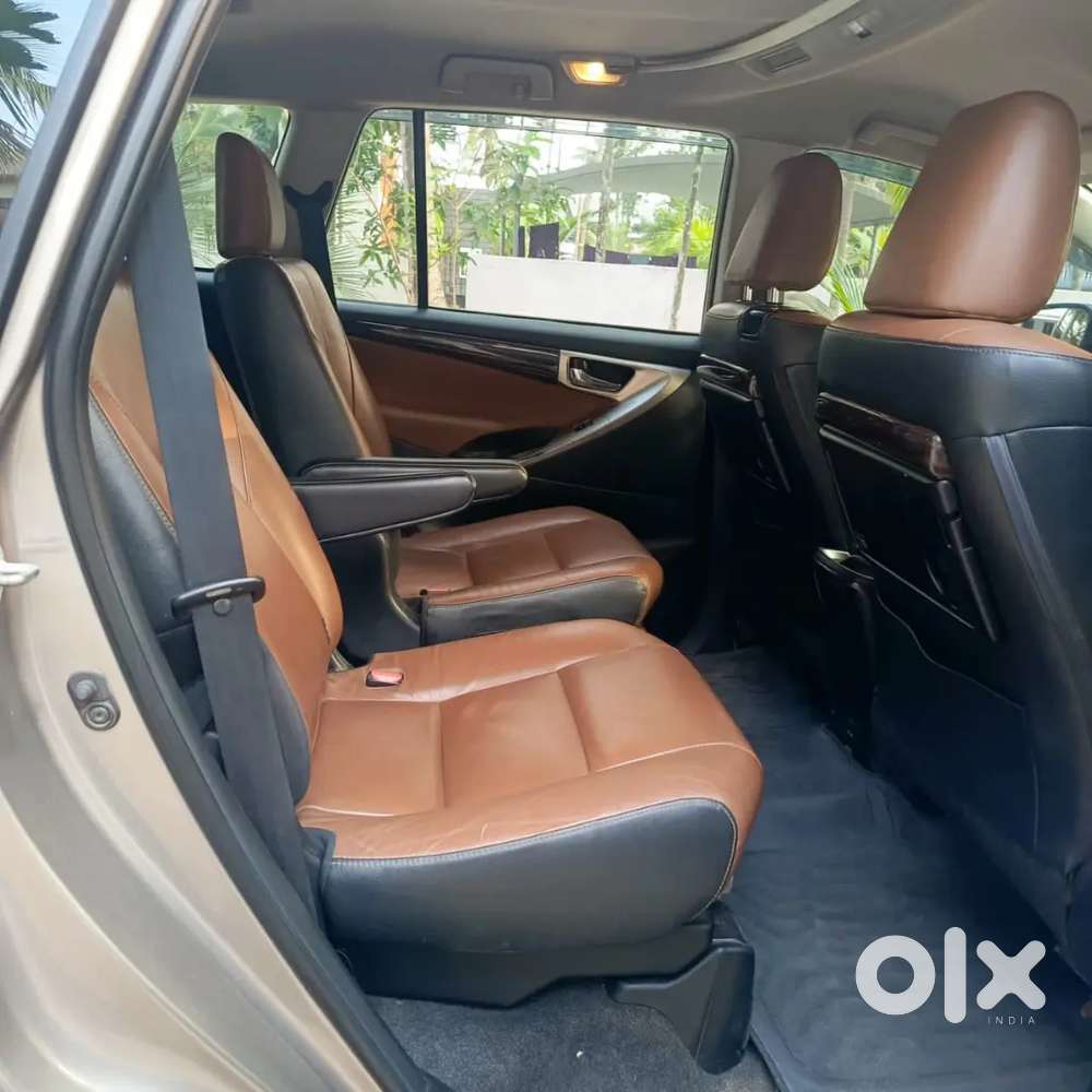 Toyota/innova Crysta