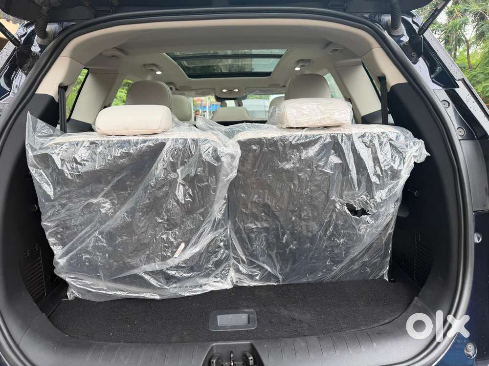 Mahindra Xuv700 2.2 Ax 7 Diesel At Luxury Pack Str Awd, 2022, Diesel