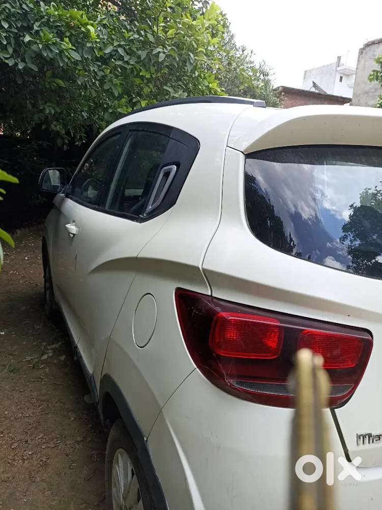 Mahindra Kuv 100 2016 मॉडल