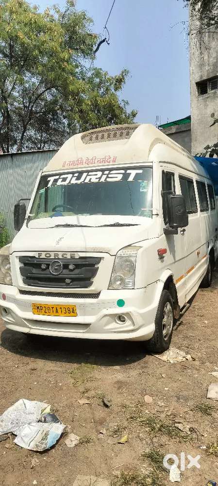 टेंपो ट्रैवलर 12 +1