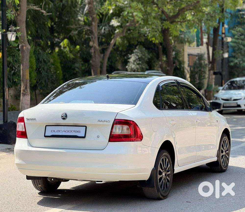 Skoda Rapid Elegance 1.6 Mpfi At, 2015, Petrol