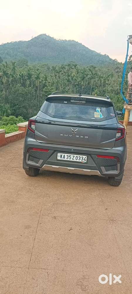 Mahindra Xuv 3xo Petrol Well Maintained