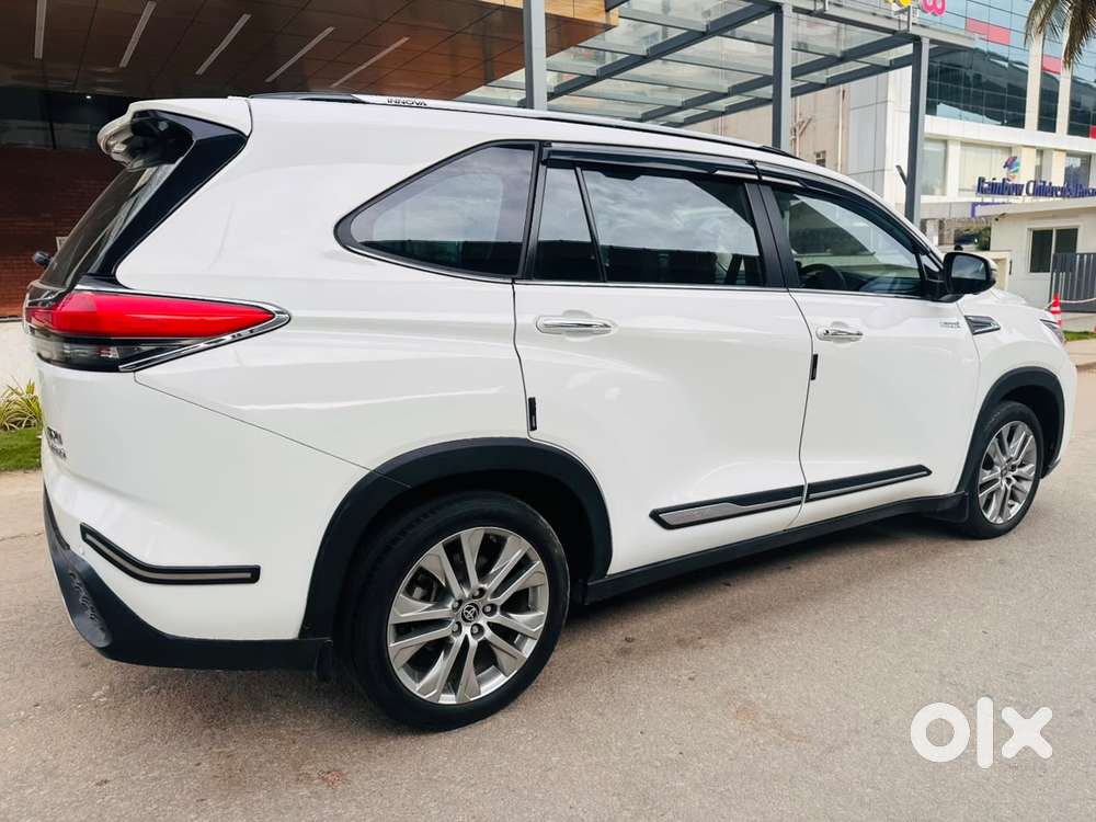 Toyota Innova Hycross 2.0 Zx (o) Hybrid 7 Str, 2023, Petrol
