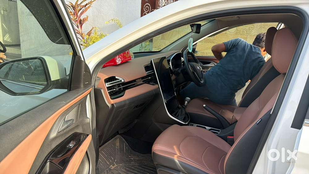 Mg Hector Plus 2023 Km Driven