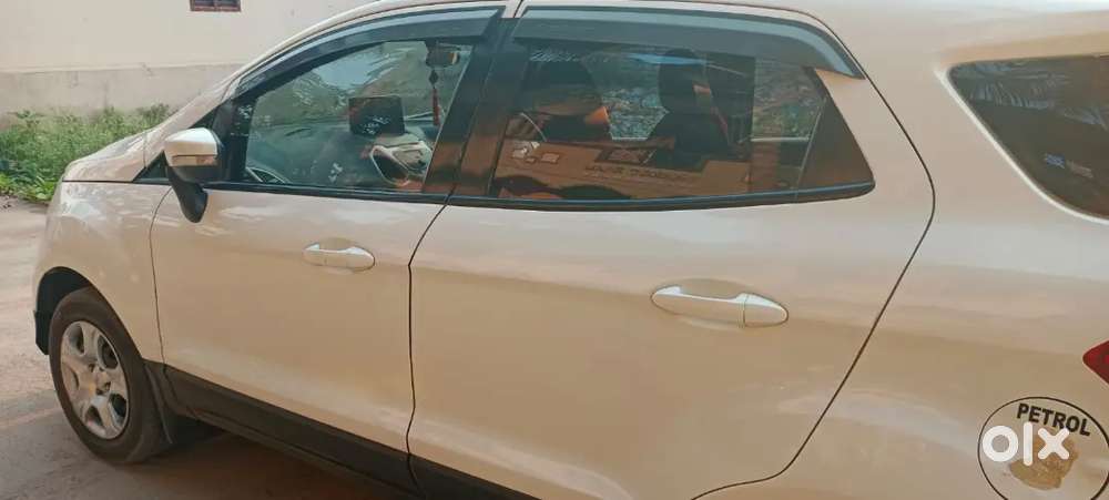 Ford Ecosport 2015 Petrol 117000 Km Driven