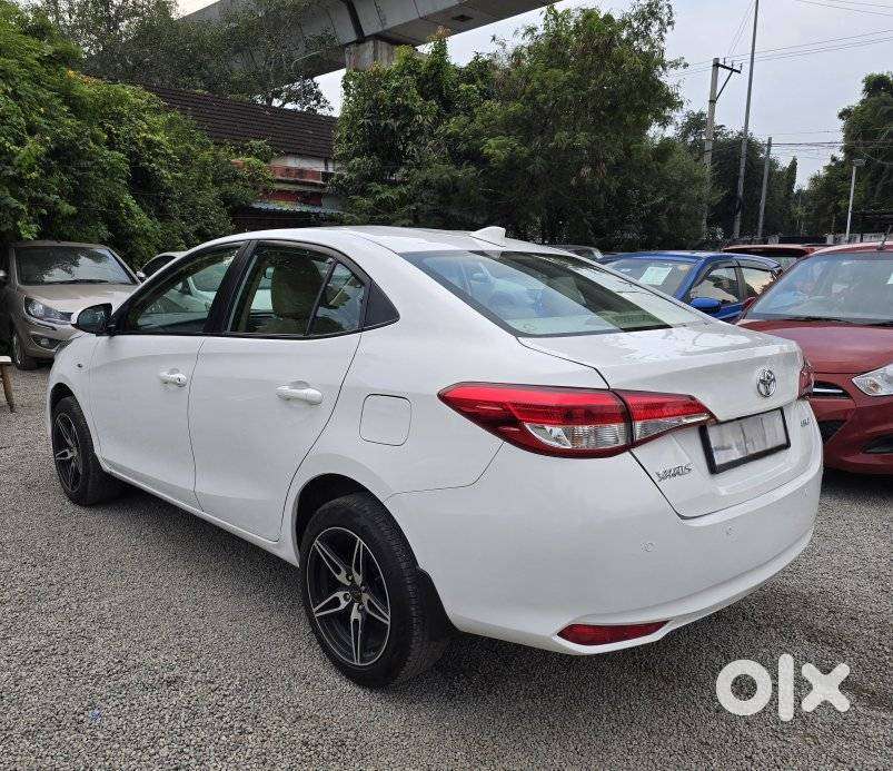 Toyota Yaris J Cvt, 2018, Petrol