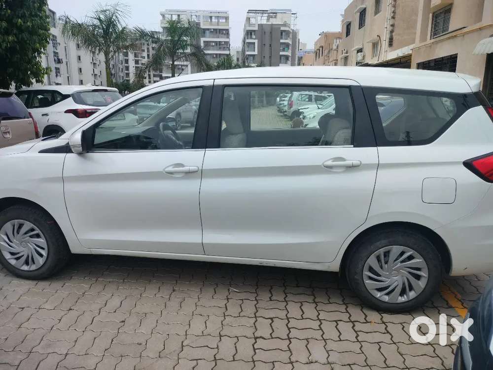 Maruti Suzuki Ertiga 7 Seater Smart Hybrid First Owner White Color