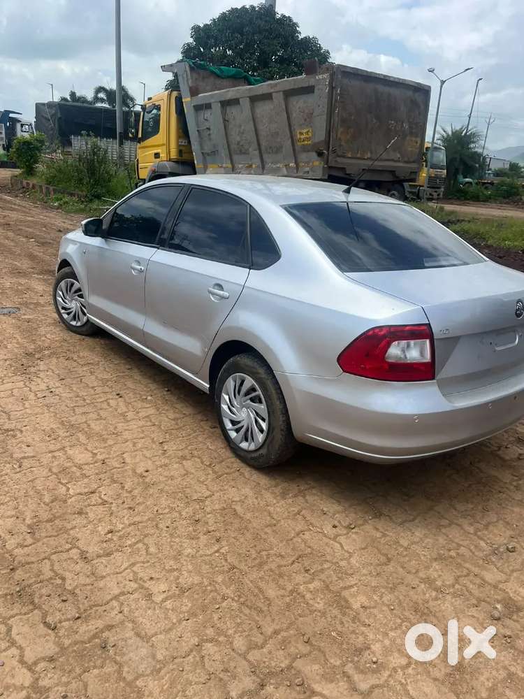 Skoda Rapid Elegance 2013
