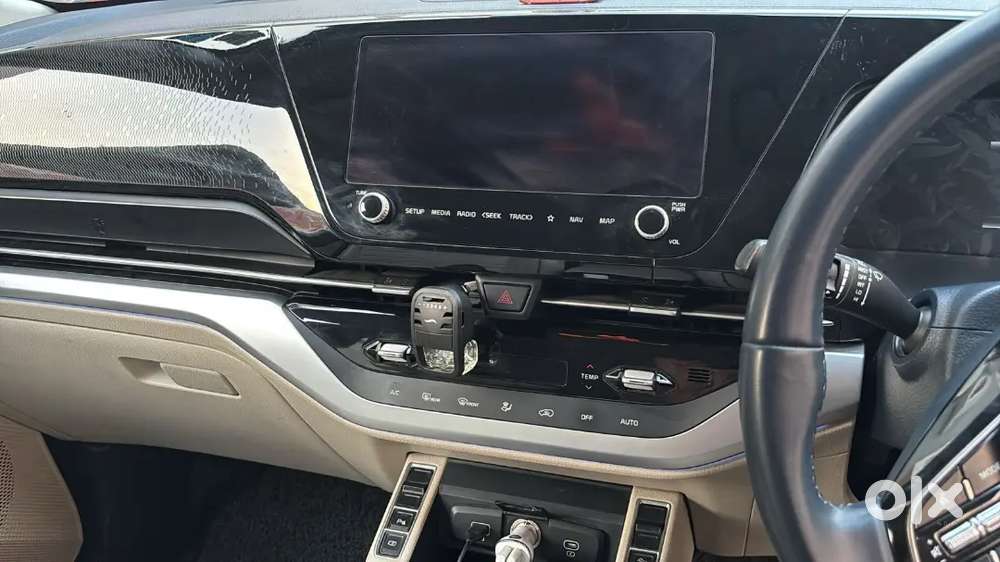 Kia Carens 2022 Petrol 37000 Km Driven