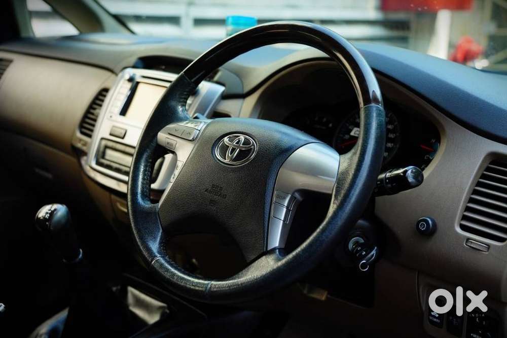 Toyota Innova 2.5 Z Diesel 7 Seater Bs Iv, 2015, Diesel