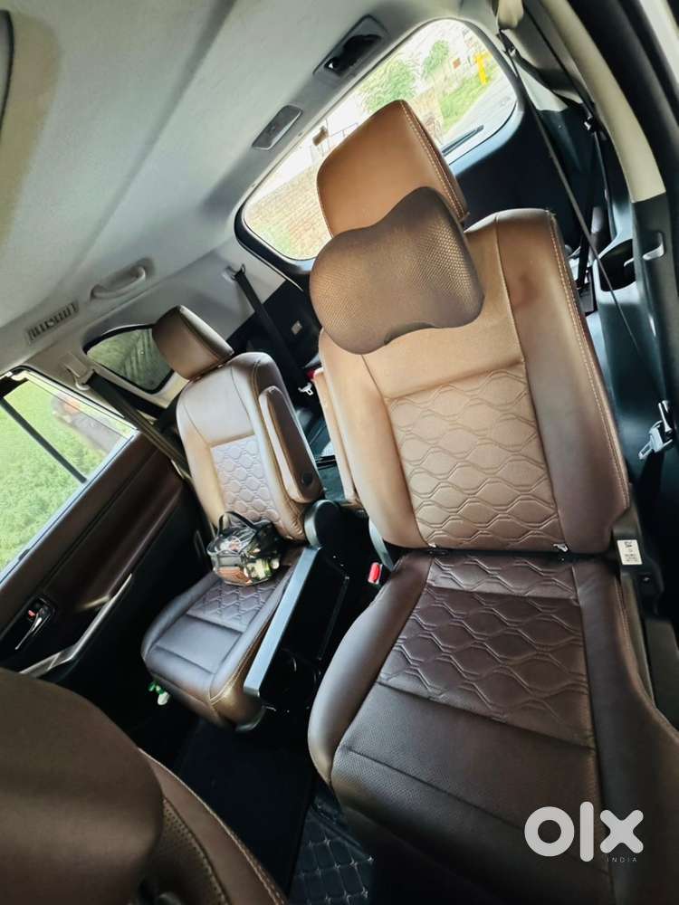Toyota Innova Hycross 2025
