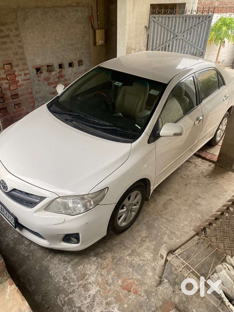Teacher Driventoyota Corolla Altis 2013