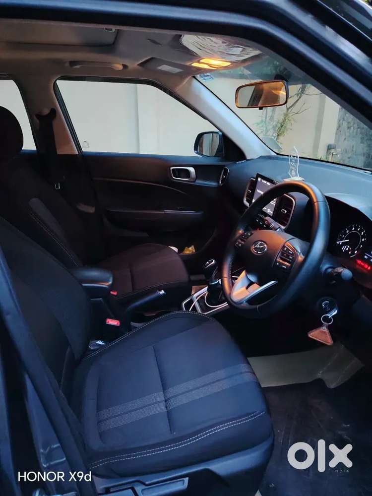 Hyundai Venue 2021 Petrol 12800 Km Driven