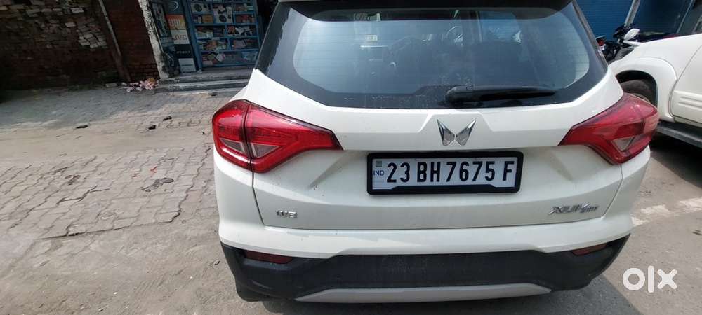 Mahindra Xuv300 2023 Petrol Well Maintained