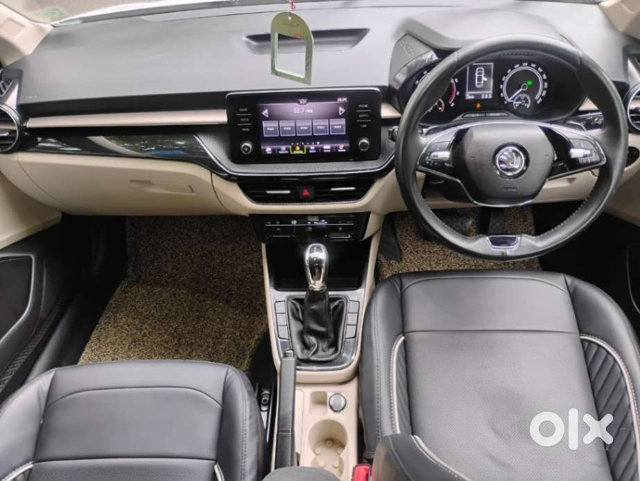 Skoda Slavia Ambition 1.0l Tsi At, 2023, Petrol