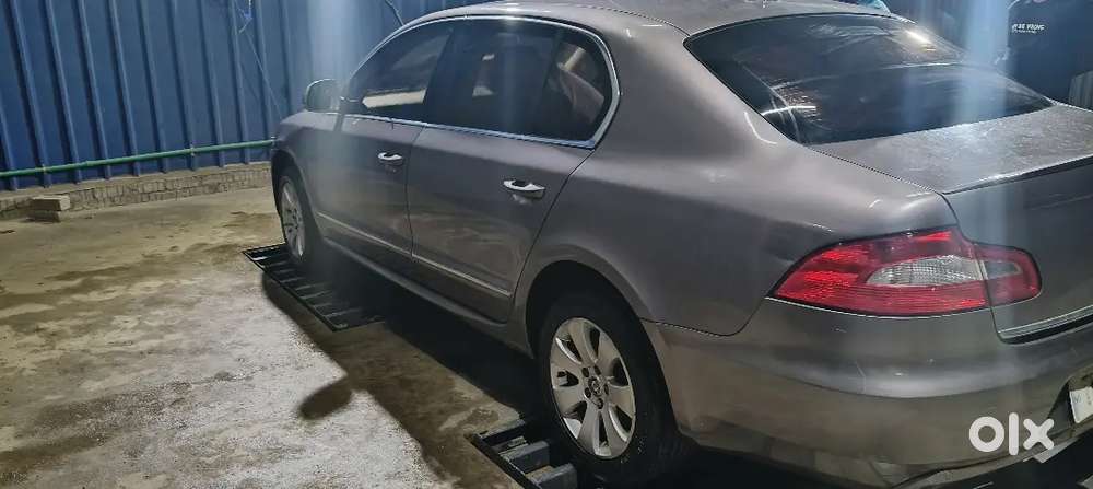 Skoda Superb Elegance 2011 Car