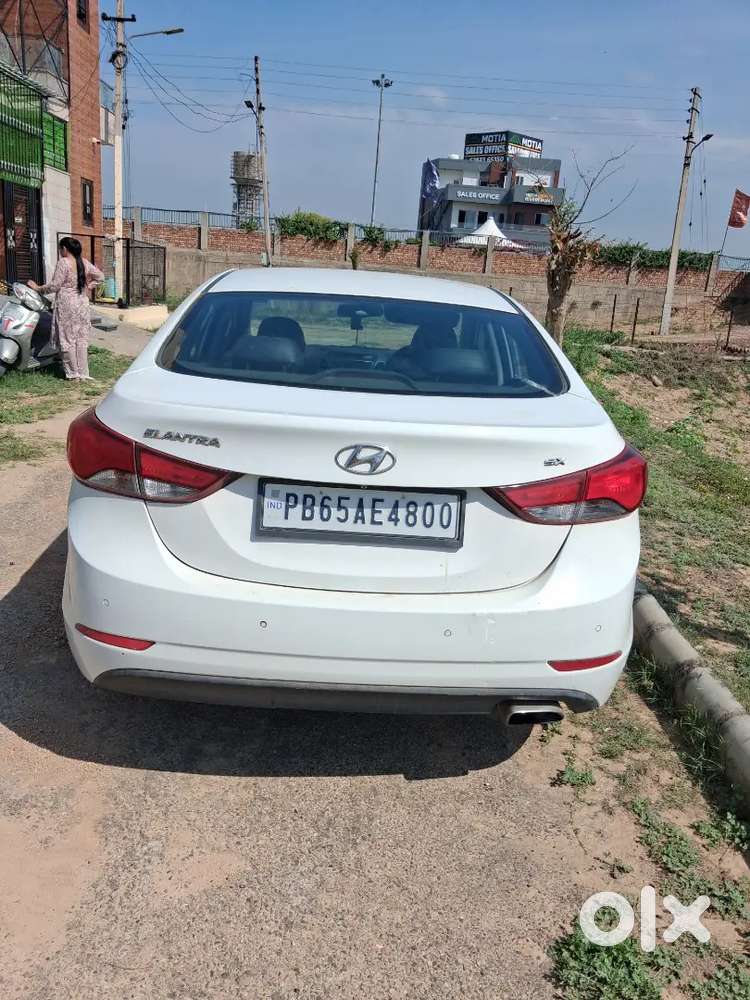 Hyundai New Elantra 2015 Diesel 107000 Km Driven