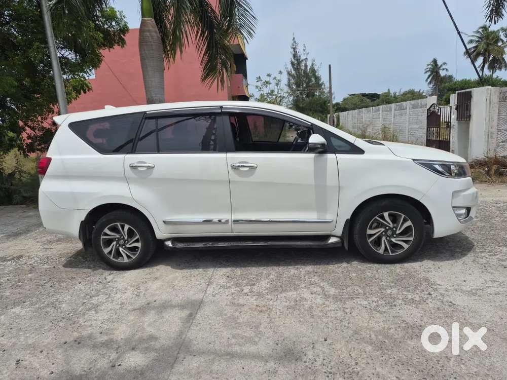 Toyota Innova Crysta 2.4 Gx 2025