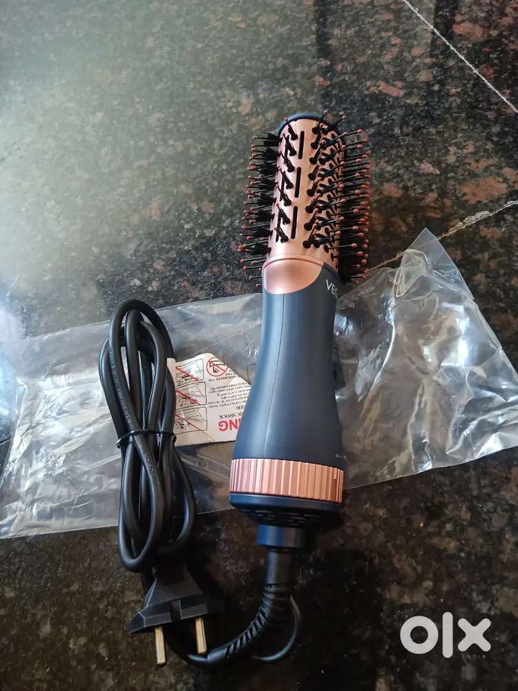 VEGA Lit Style L4 Volumizer Hair Dryer Brush