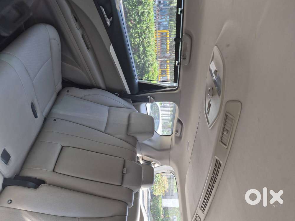Selling Silver 8 Seater Mahindra Marazzo M8