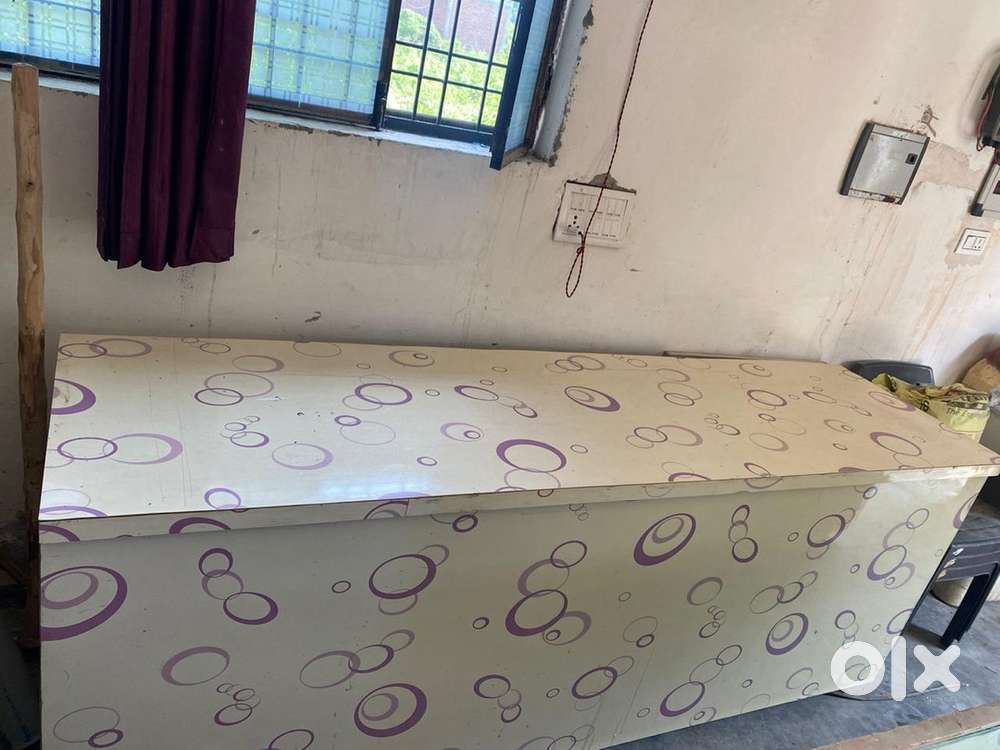 Counter for sell. Achi condition me hai dono counter