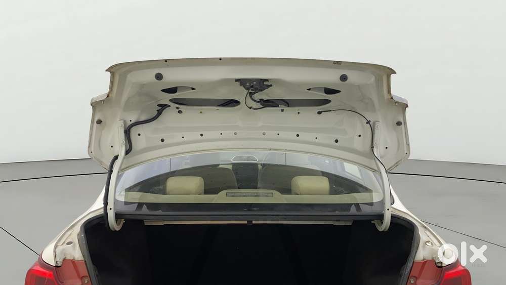 Maruti Suzuki Swift Dzire Amt Vxi, 2022, Petrol