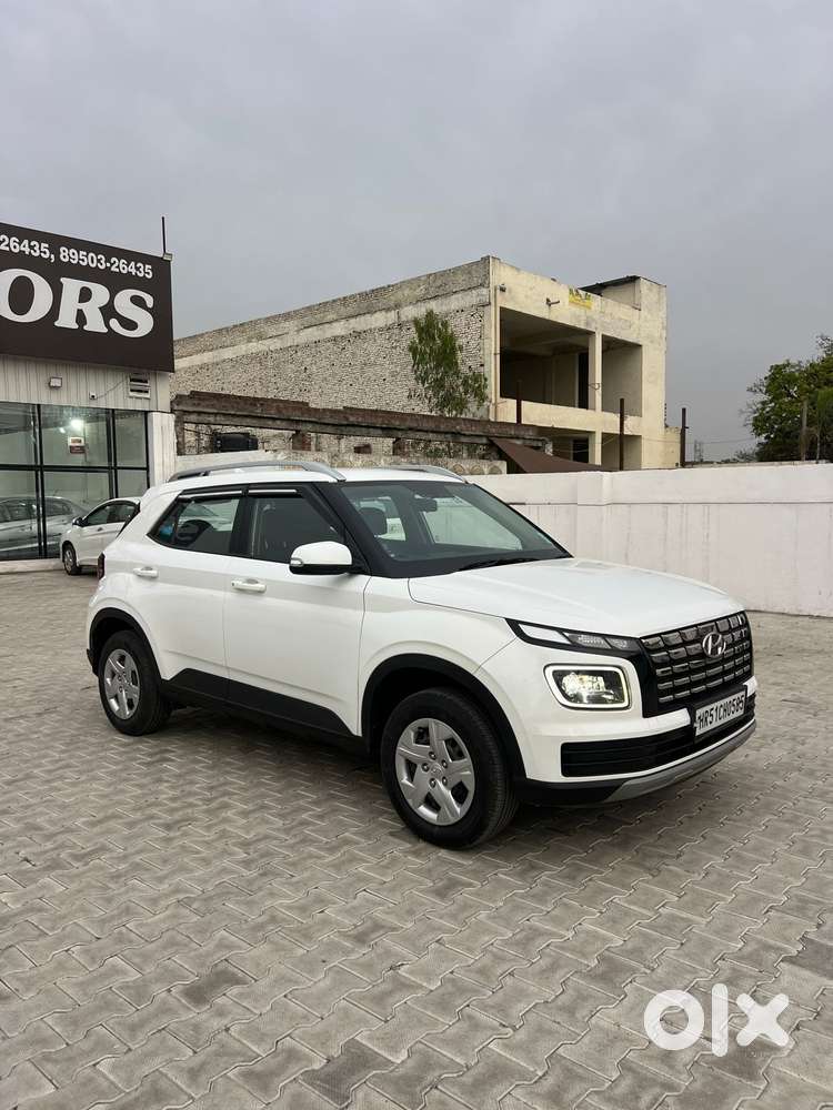 Hyundai Venue 1.2 S (o), 2022, Petrol