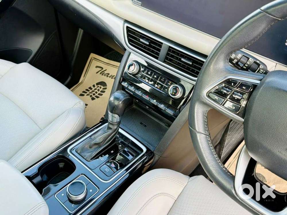 Mahindra Xuv700 2.0 Ax 7 Petrol At Luxury Pack Str, 2022, Petrol