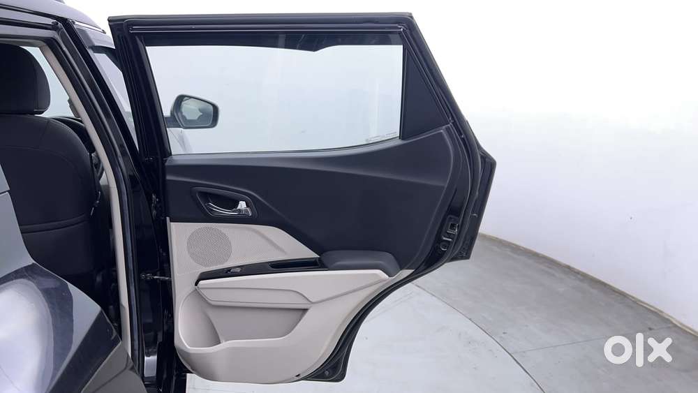 Mahindra Xuv300 W8, 2022, Petrol